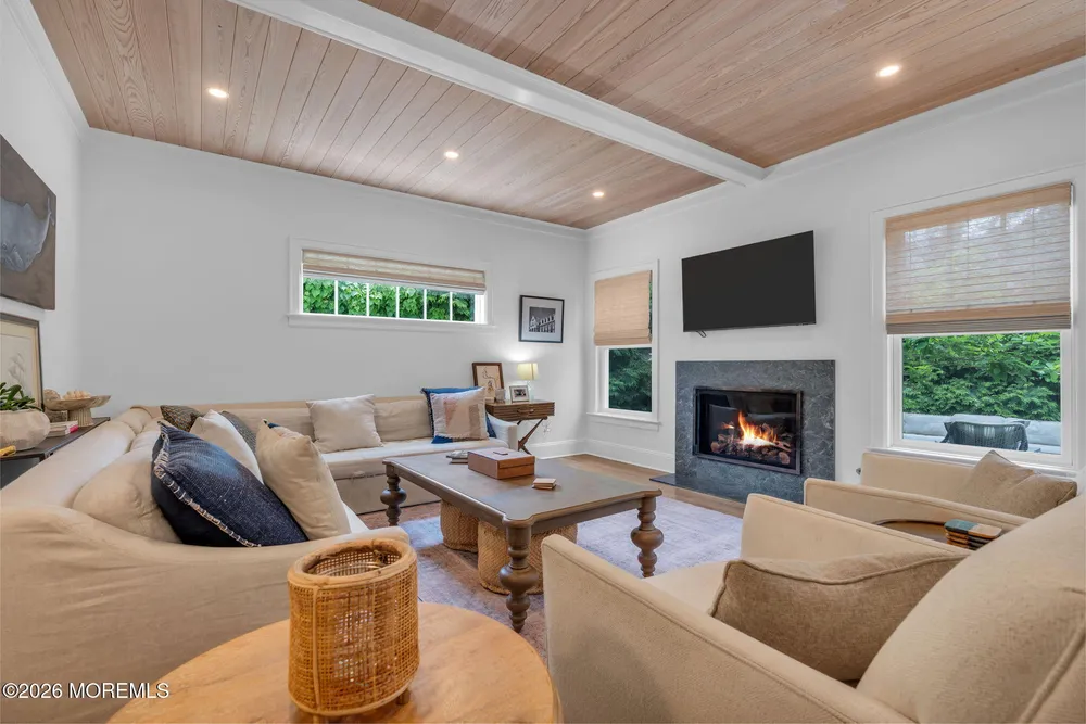 22 1st St, Rumson, NJ 07760-1304
