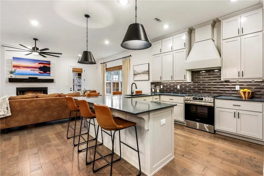 6201 SW Beacon St, Bentonville, AR 72713
