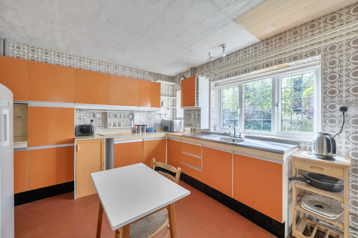 Squirrels Way, Epsom, KT18 photo 2