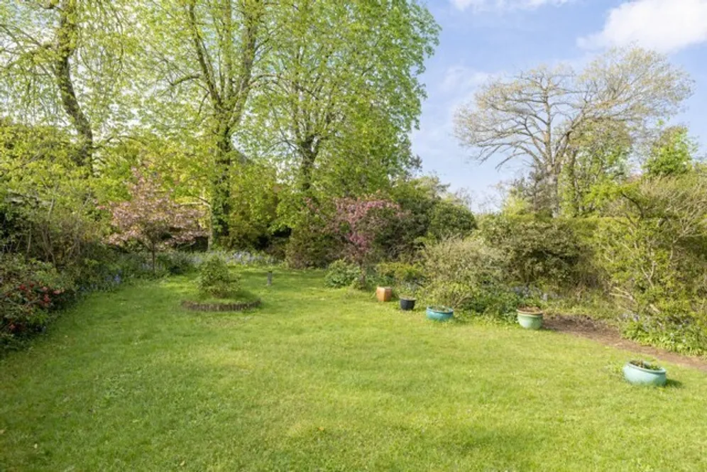 Squirrels Way, Epsom, KT18 photo 3
