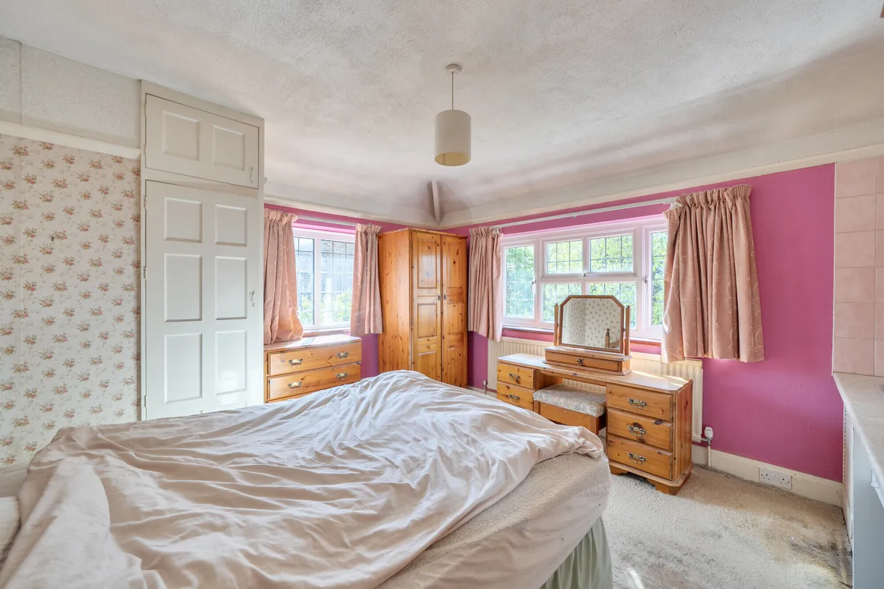 Squirrels Way, Epsom, KT18 photo 8