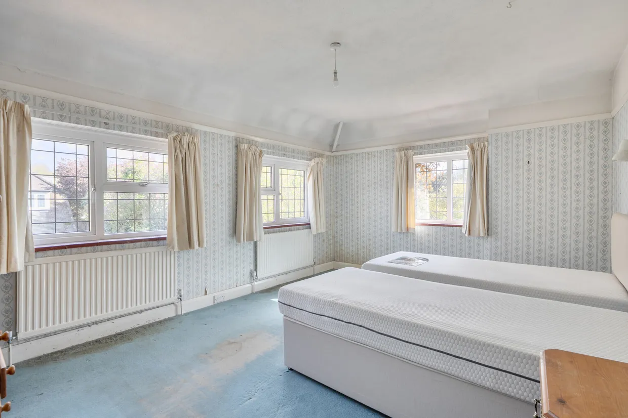 Squirrels Way, Epsom, KT18 photo 9
