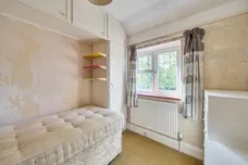 Squirrels Way, Epsom, KT18 photo 11