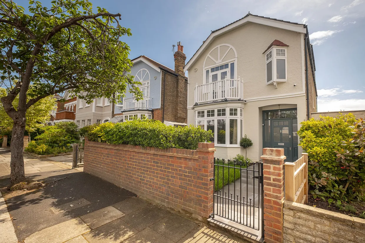 King Edwards Grove, Teddington, TW11 photo 1