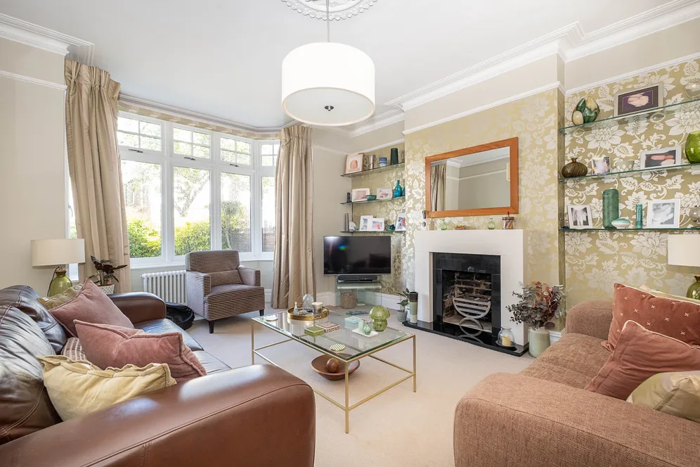 King Edwards Grove, Teddington, TW11 photo 2