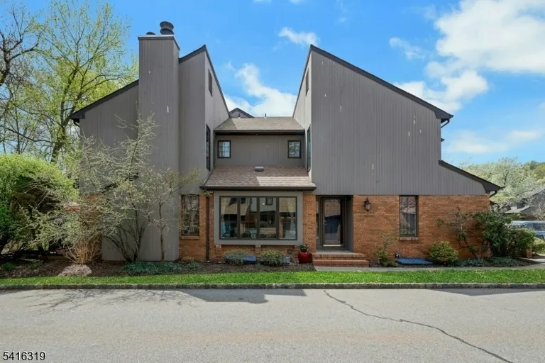 21 Shelley Pl, Morristown, NJ 07960