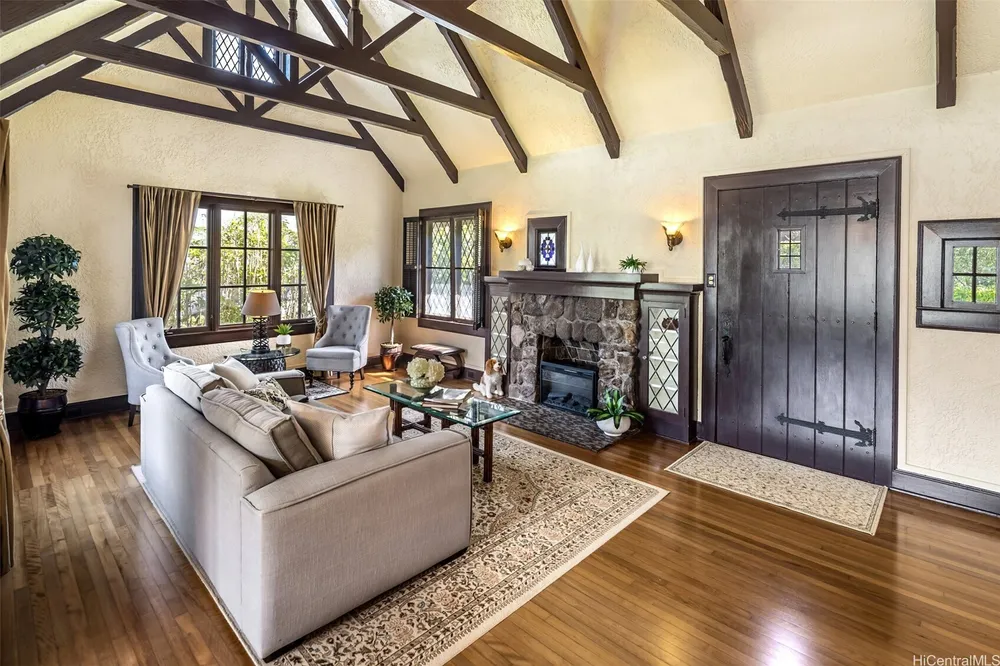 2110 Kakela Pl, Honolulu, HI 96822