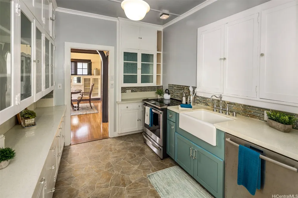 2110 Kakela Pl, Honolulu, HI 96822