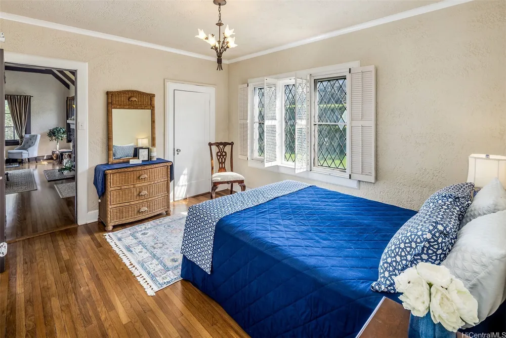2110 Kakela Pl, Honolulu, HI 96822