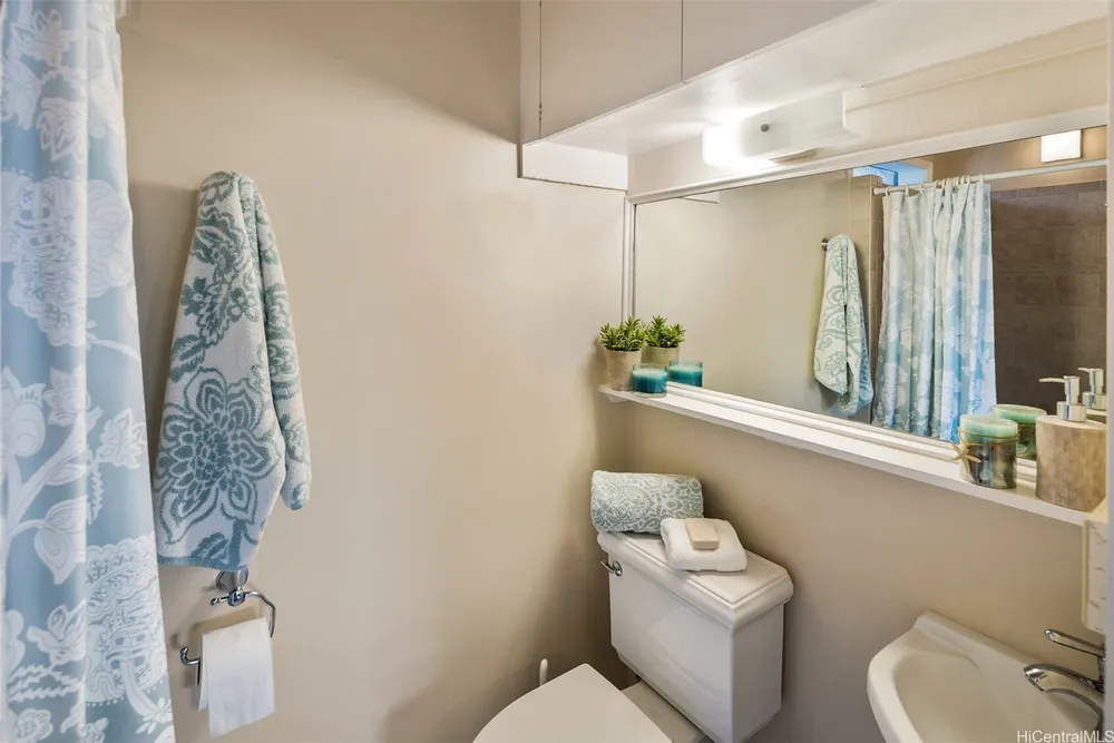 2110 Kakela Pl, Honolulu, HI 96822