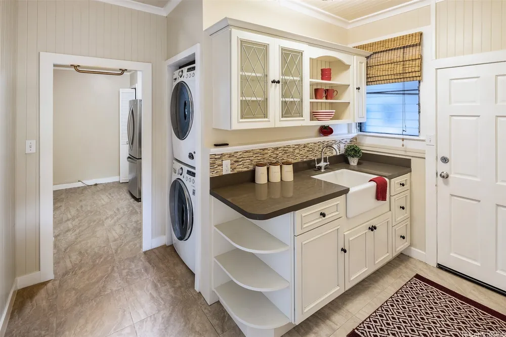 2110 Kakela Pl, Honolulu, HI 96822