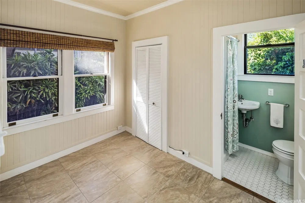 2110 Kakela Pl, Honolulu, HI 96822