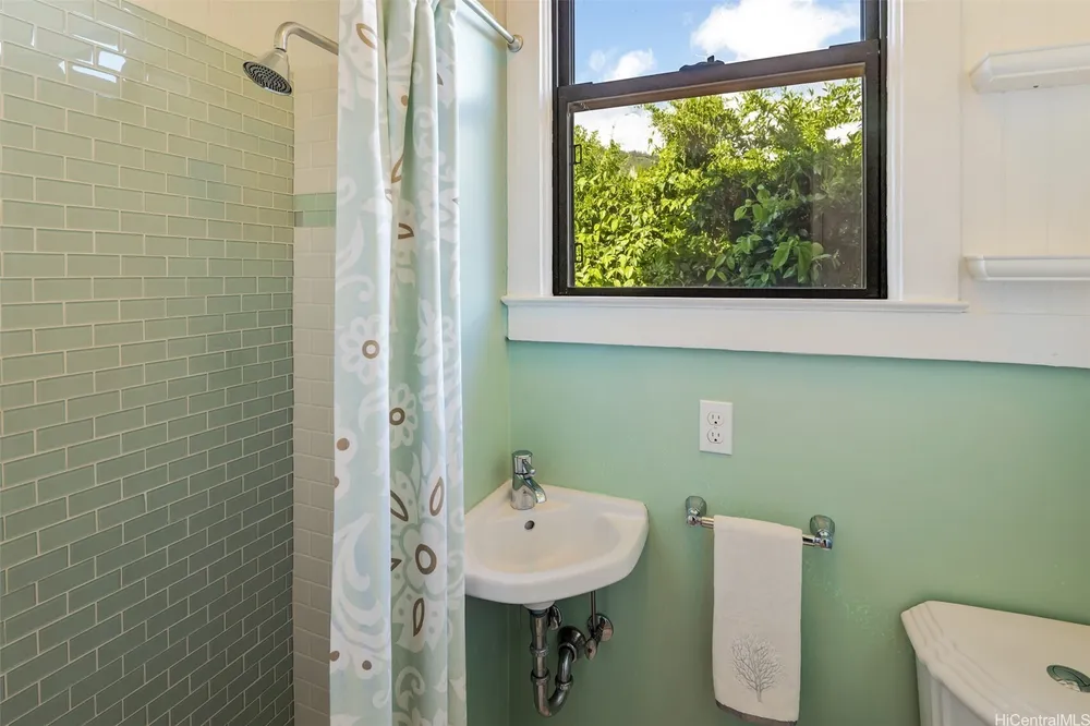 2110 Kakela Pl, Honolulu, HI 96822