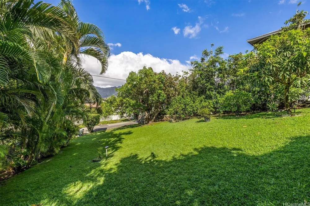 2110 Kakela Pl, Honolulu, HI 96822