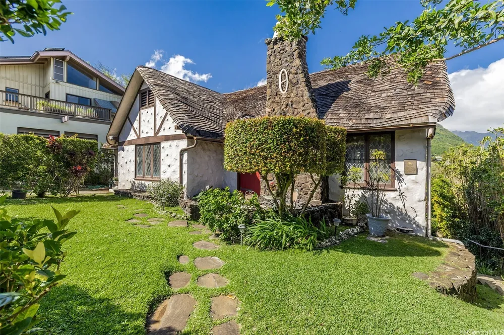2110 Kakela Pl, Honolulu, HI 96822