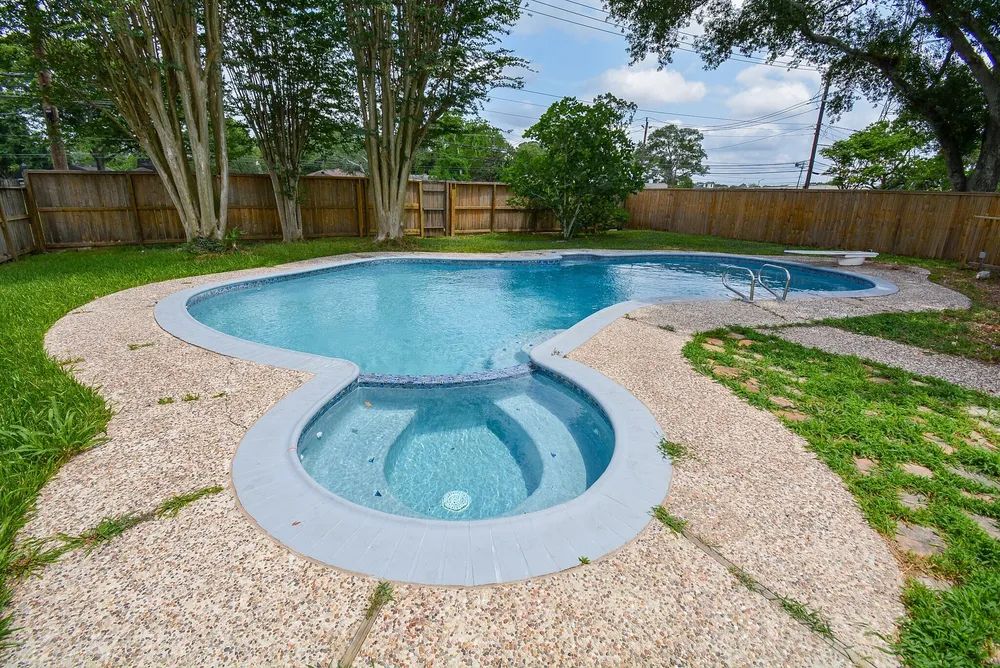 6042 Willowbend Boulevard, Houston, TX 77096-4731