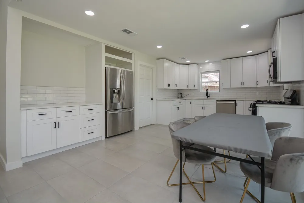 6042 Willowbend Boulevard, Houston, TX 77096-4731