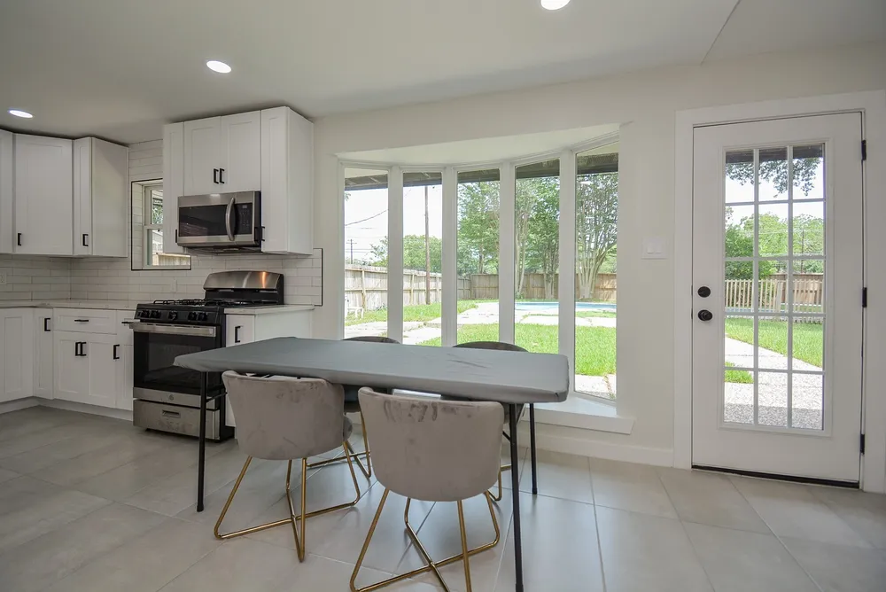6042 Willowbend Boulevard, Houston, TX 77096-4731