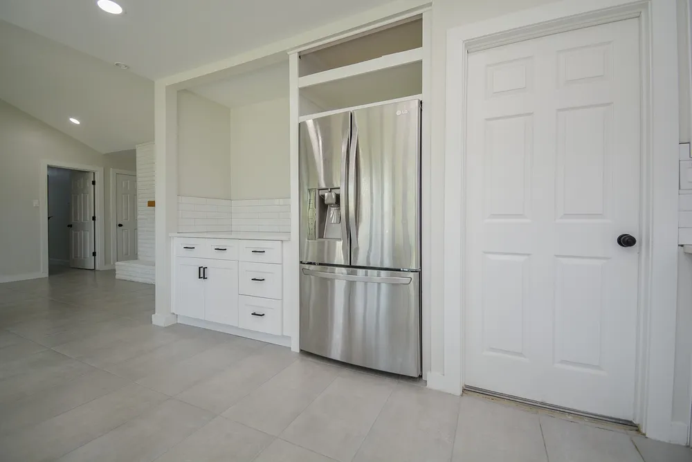 6042 Willowbend Boulevard, Houston, TX 77096-4731
