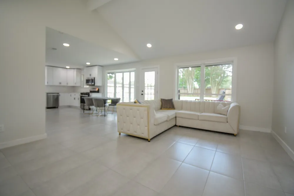 6042 Willowbend Boulevard, Houston, TX 77096-4731