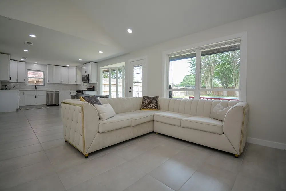 6042 Willowbend Boulevard, Houston, TX 77096-4731