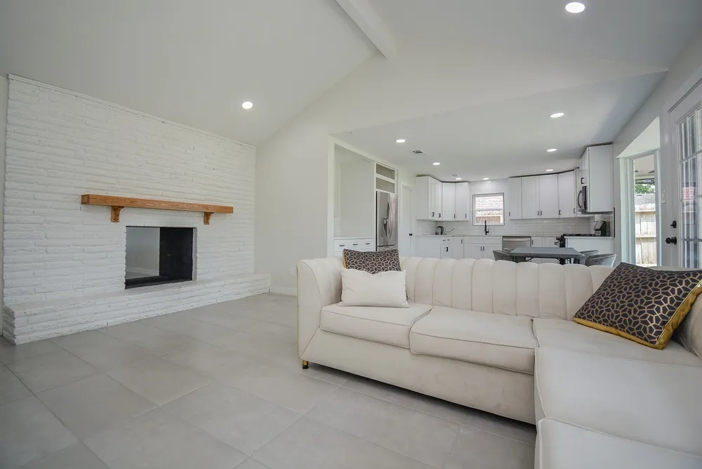 6042 Willowbend Boulevard, Houston, TX 77096-4731