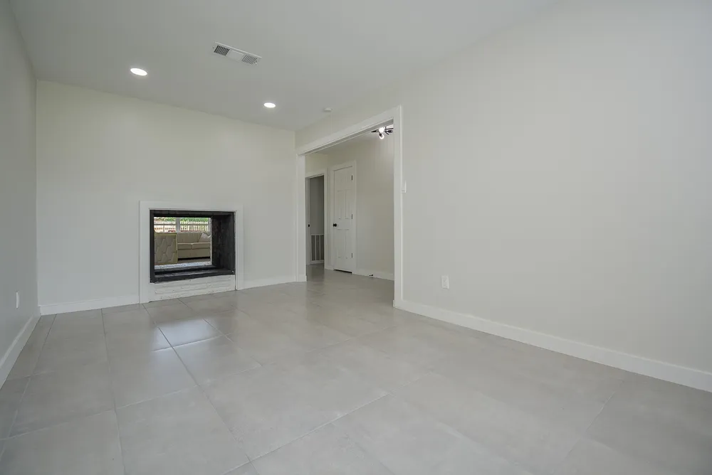 6042 Willowbend Boulevard, Houston, TX 77096-4731