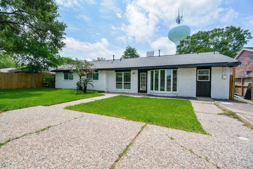 6042 Willowbend Boulevard, Houston, TX 77096-4731