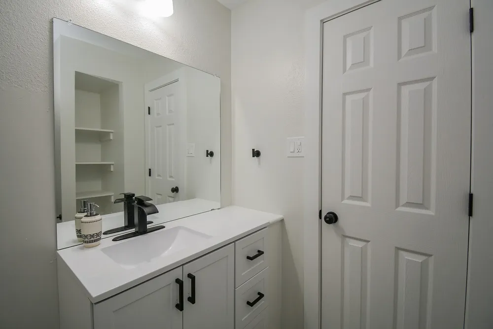 6042 Willowbend Boulevard, Houston, TX 77096-4731