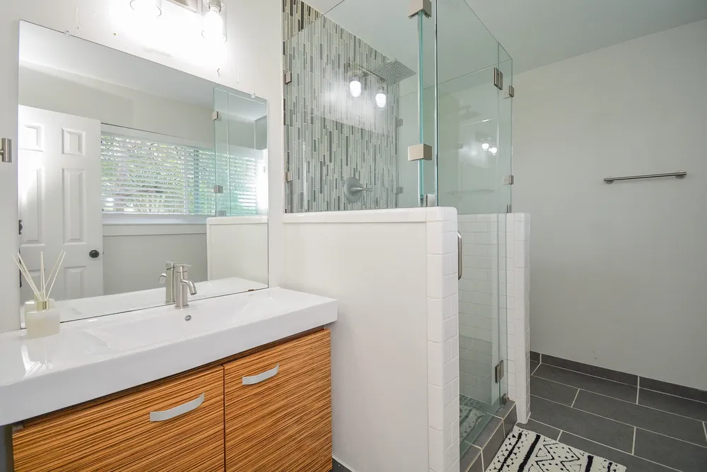 6042 Willowbend Boulevard, Houston, TX 77096-4731