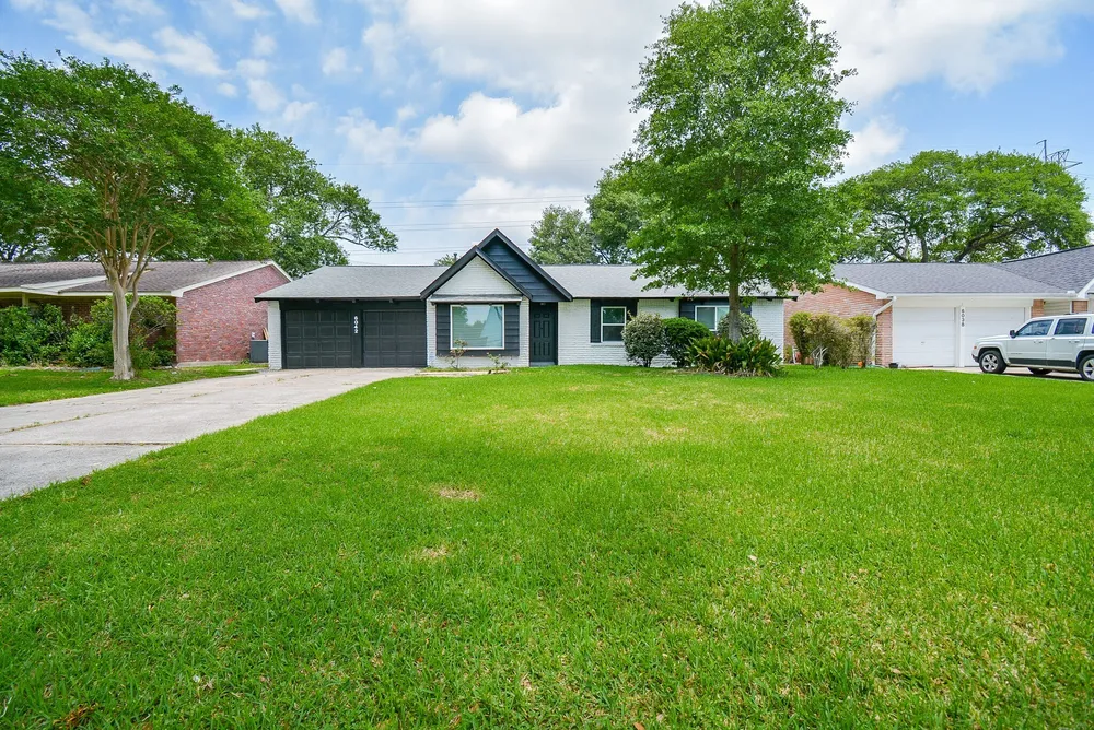 6042 Willowbend Boulevard, Houston, TX 77096-4731