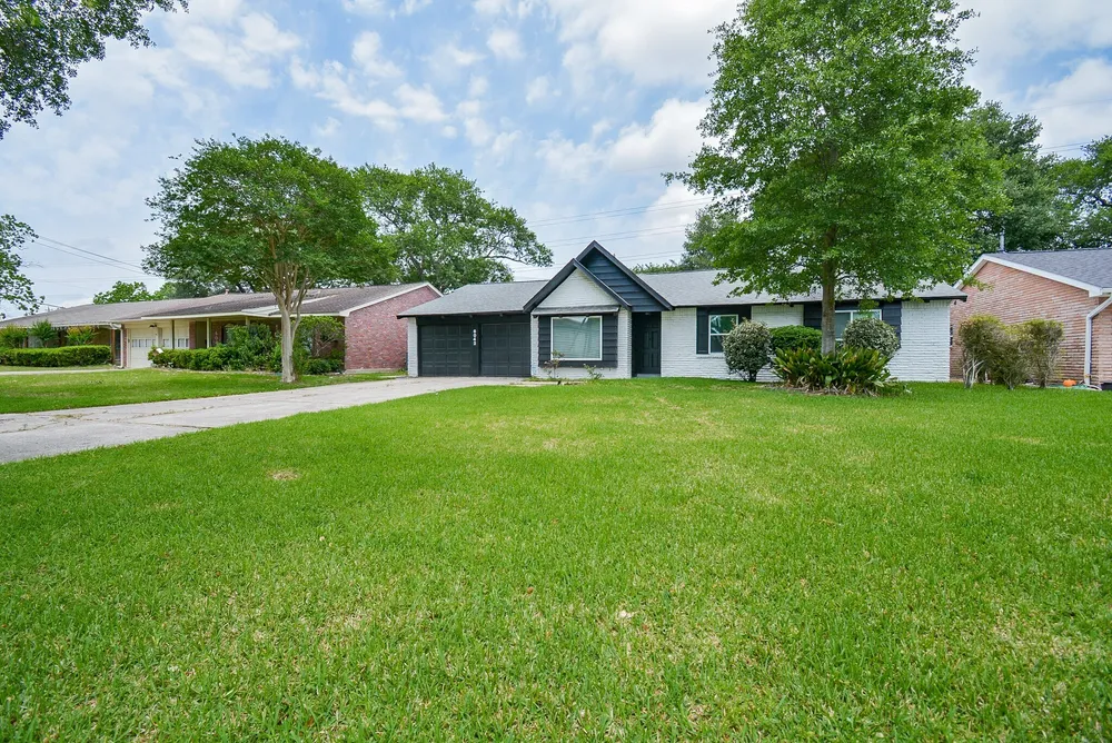 6042 Willowbend Boulevard, Houston, TX 77096-4731