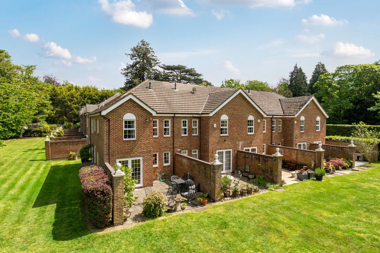 London Road, Sunninghill, SL5 photo 1