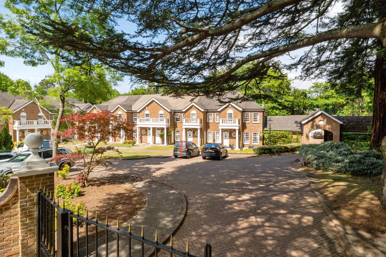 London Road, Sunninghill, SL5 photo 2