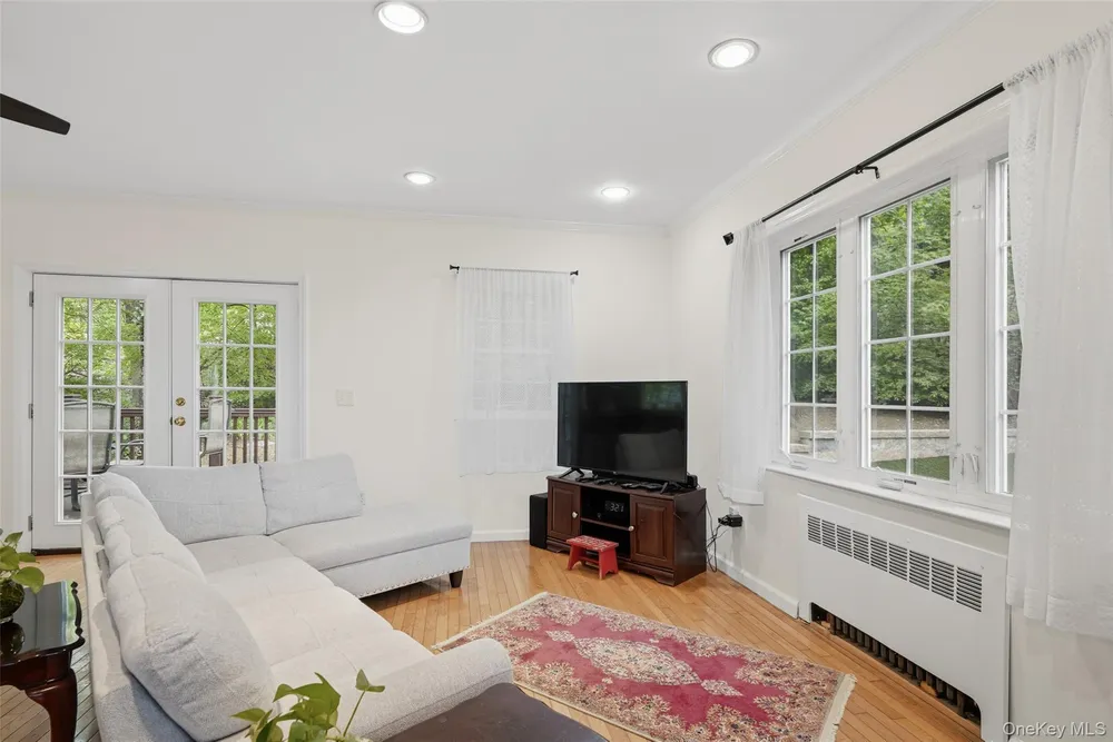 61 Jane St, Hartsdale, NY 10530