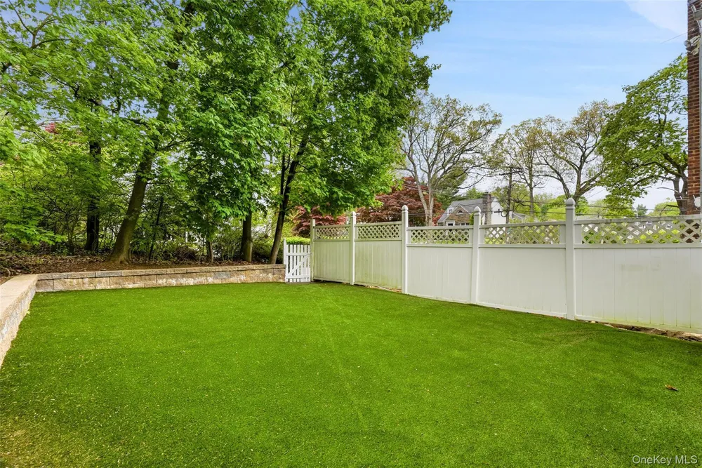 61 Jane St, Hartsdale, NY 10530