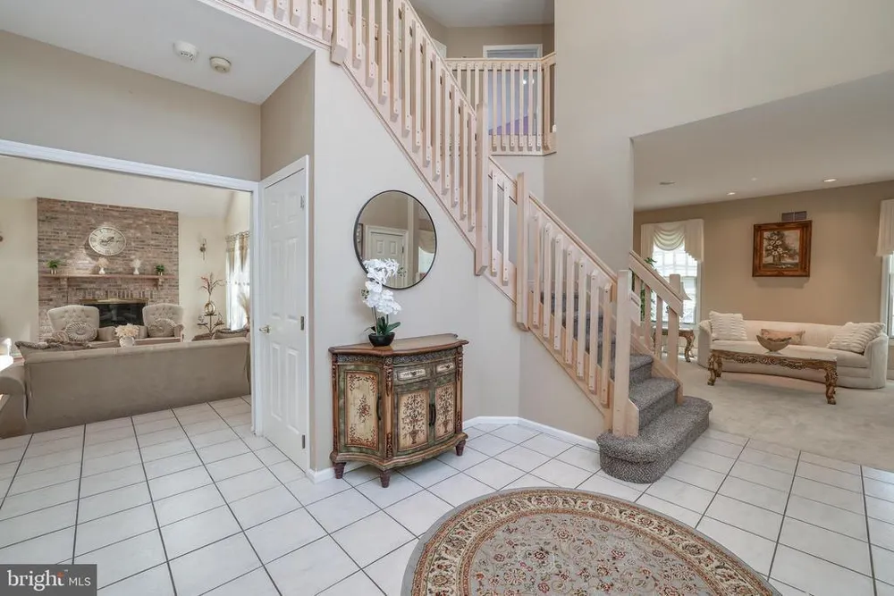 15 Scenic Dr, Ewing, NJ 08628