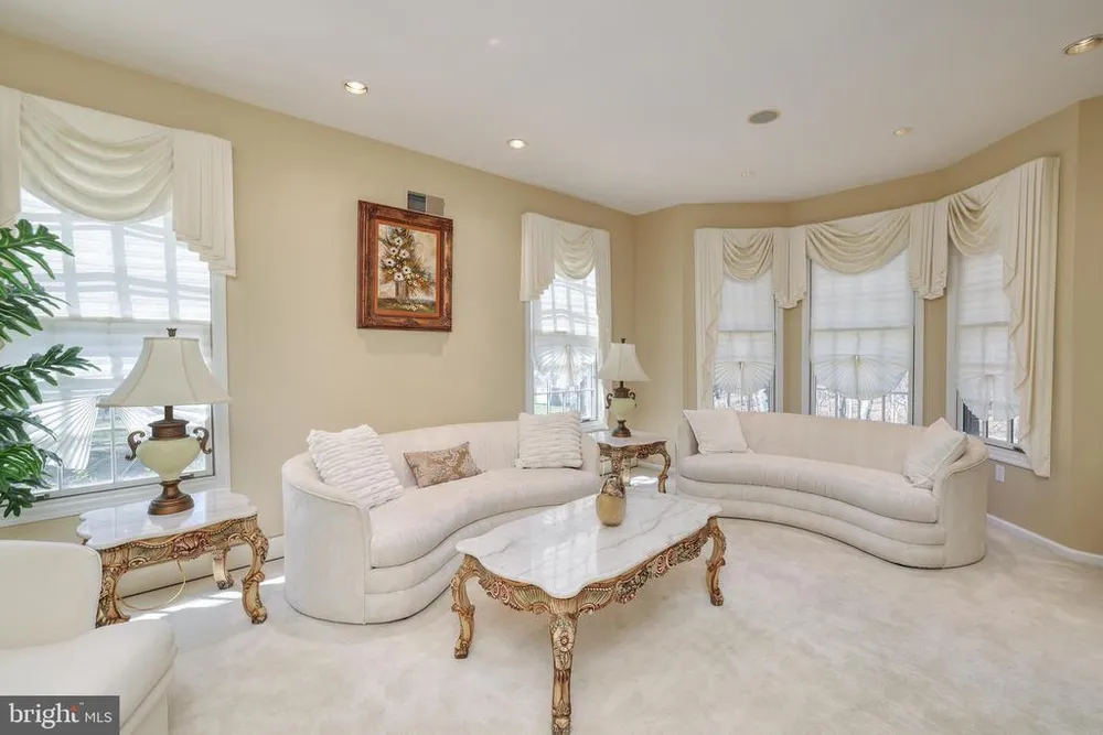 15 Scenic Dr, Ewing, NJ 08628