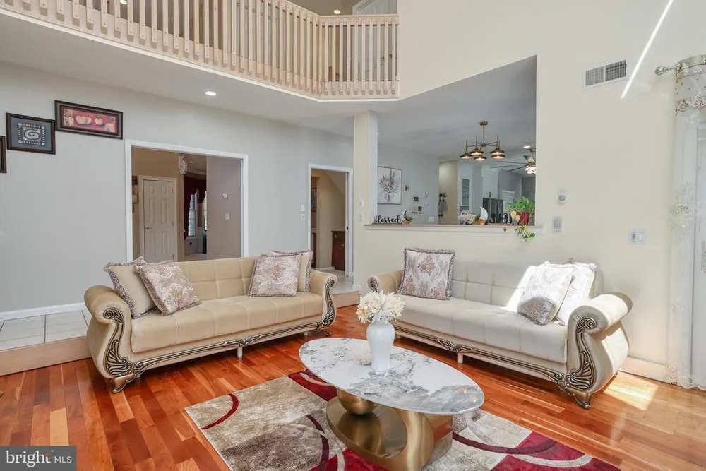 15 Scenic Dr, Ewing, NJ 08628