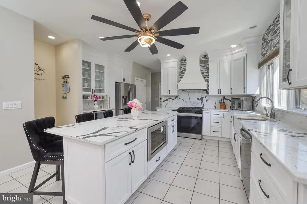 15 Scenic Dr, Ewing, NJ 08628