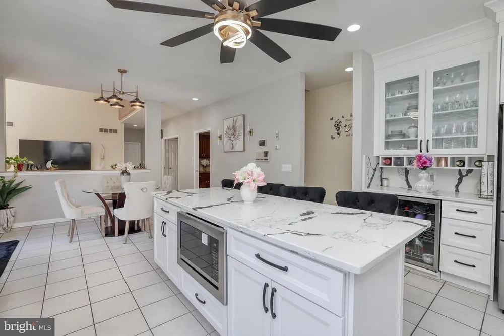15 Scenic Dr, Ewing, NJ 08628