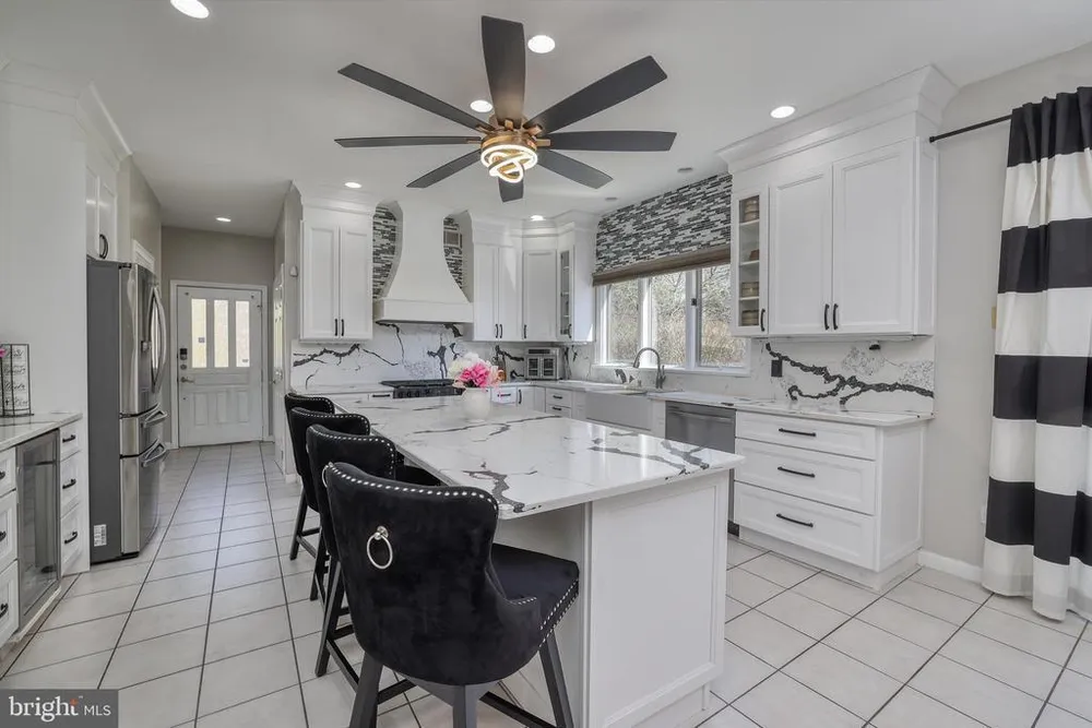 15 Scenic Dr, Ewing, NJ 08628