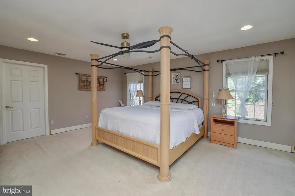 15 Scenic Dr, Ewing, NJ 08628