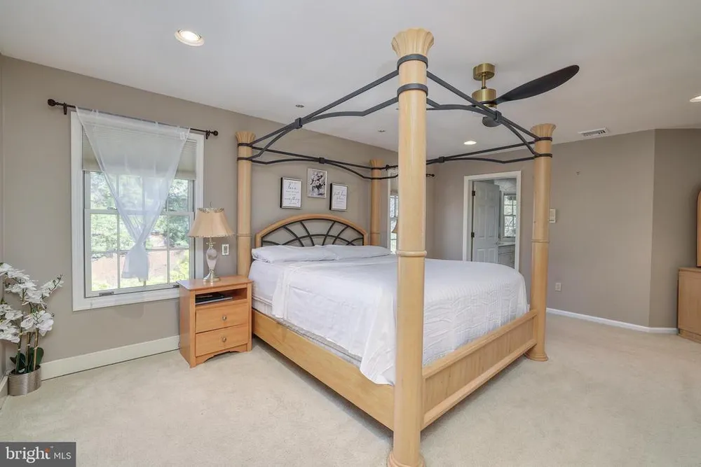 15 Scenic Dr, Ewing, NJ 08628