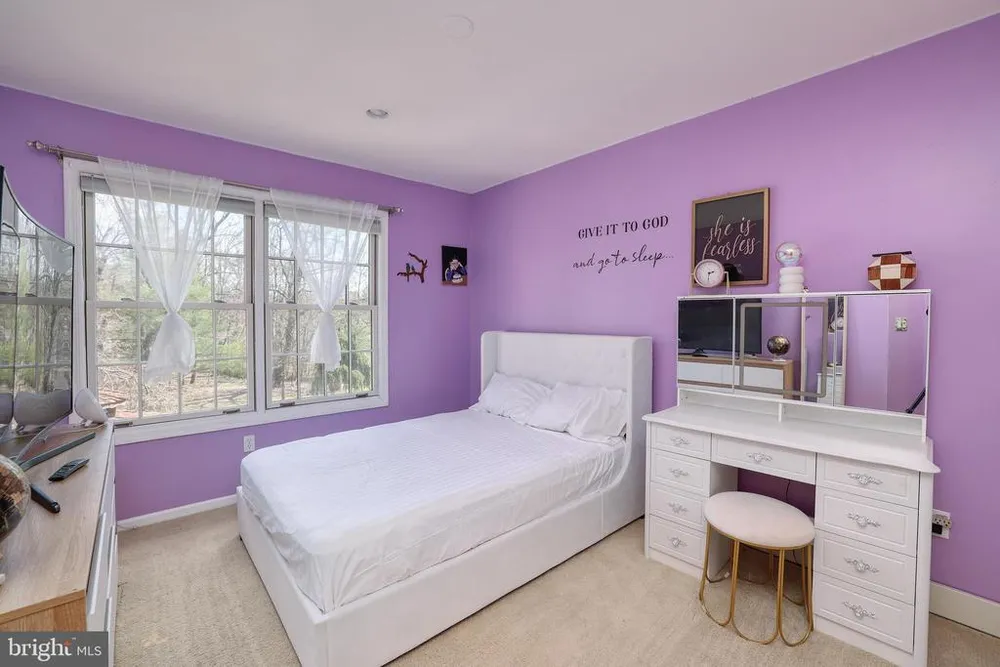 15 Scenic Dr, Ewing, NJ 08628