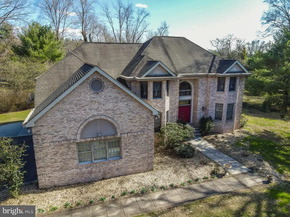 15 Scenic Dr, Ewing, NJ 08628