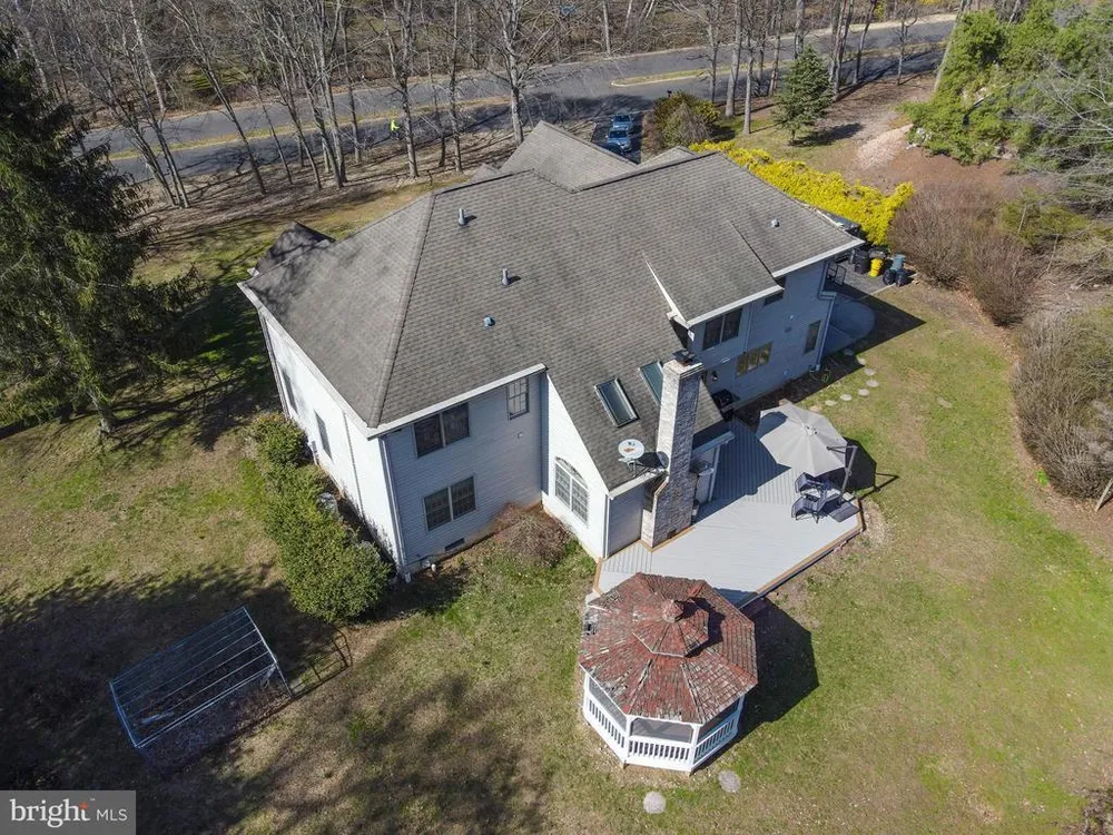 15 Scenic Dr, Ewing, NJ 08628