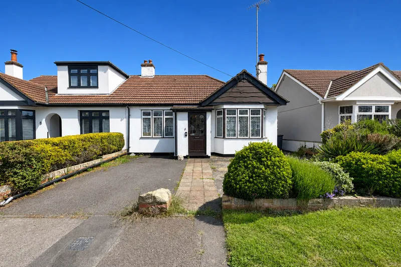 3 bedroom property for sale in Sweyne Avenue, Hawkwell - Guide price £ ...