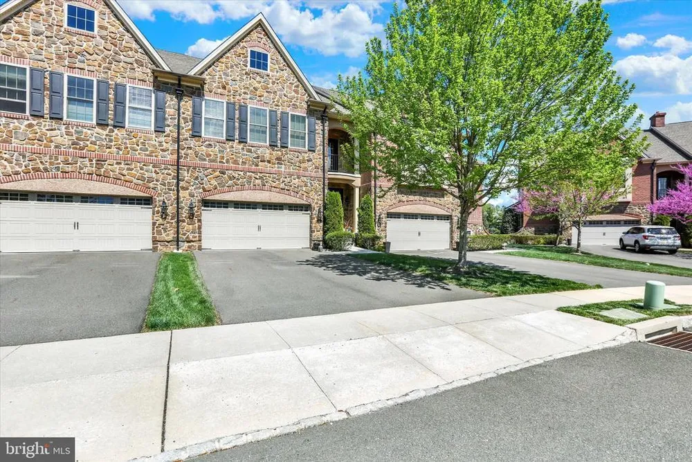 49 David Dr, Newtown, PA 18940