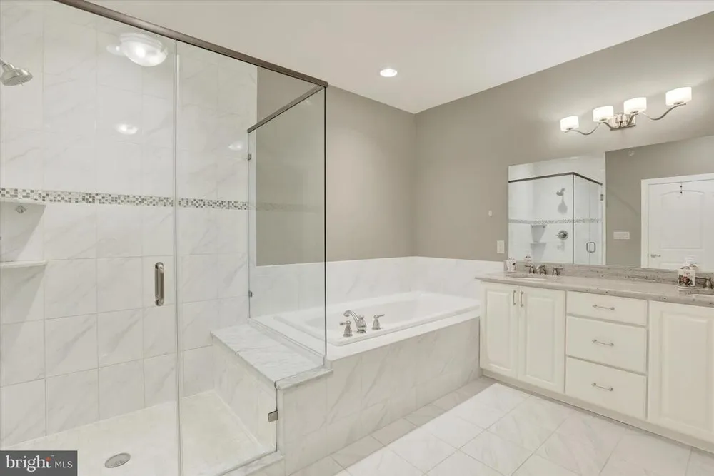 49 David Dr, Newtown, PA 18940